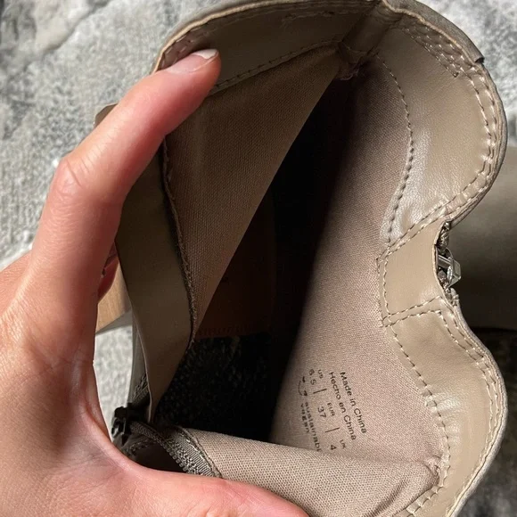 Grey khaki heeled booties - Picture 4 of 7